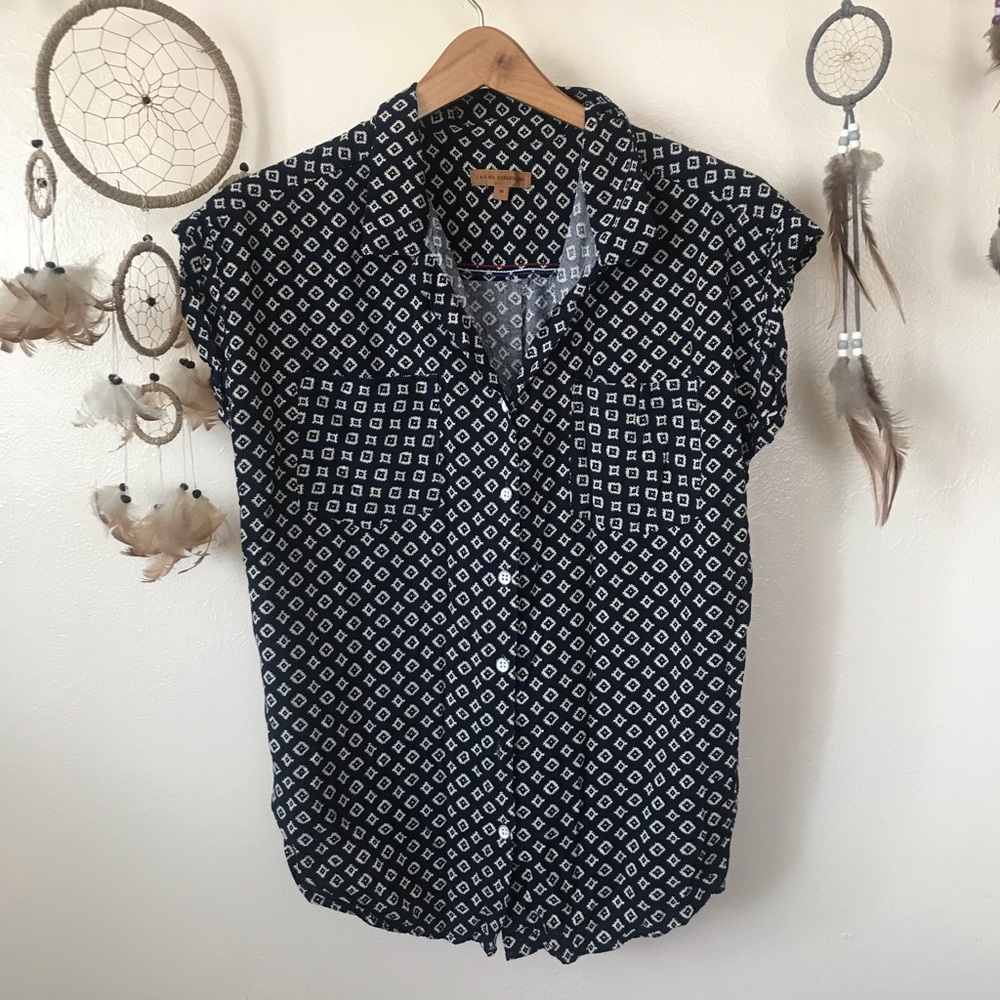 *MOVING SALE* Geometric summer button up